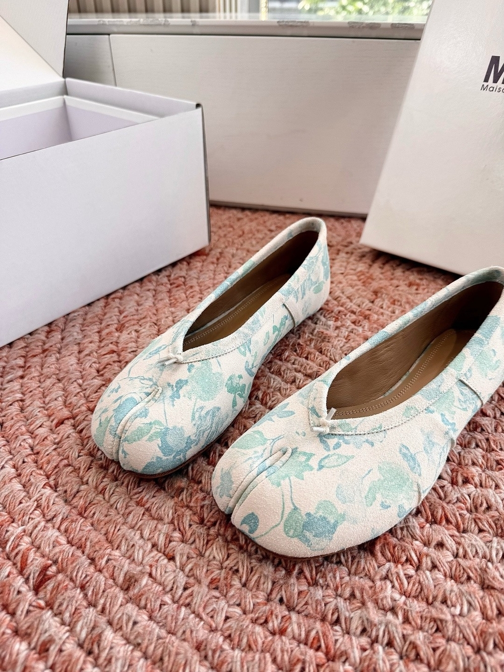 Maison Martin Margiela Floral Tabi Ballet Flats in White and Light Blue - Picture 5 of 9